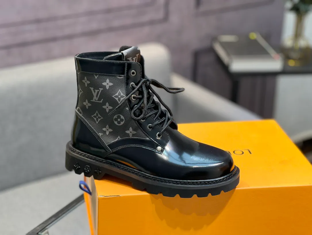 Men's shoes 💰920 L Home - the latest LV men's business casual boots, luxury and nobility are a must. They are all made of imported original first-layer cowhide, just to create a more comfortable wearing experience. ➕Top imported water-dyed full cow lining, original high wear-resistant outsole! 👏👏 Size: Male 39-44; (38 45 46 customized)